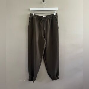 Wilfred Artizia Dress Pants Jogger Style Elastic‎ Waist Size Medium Brown